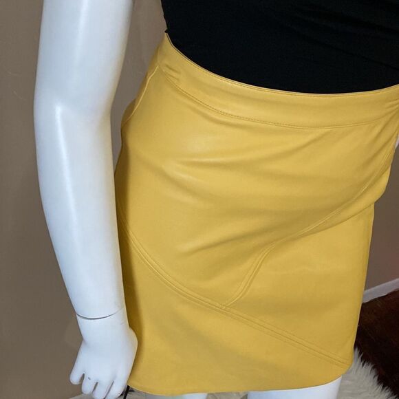NWT Philosophy Mustard Colored Faux Leather Skirt- Size 10 - Picture 4 of 11